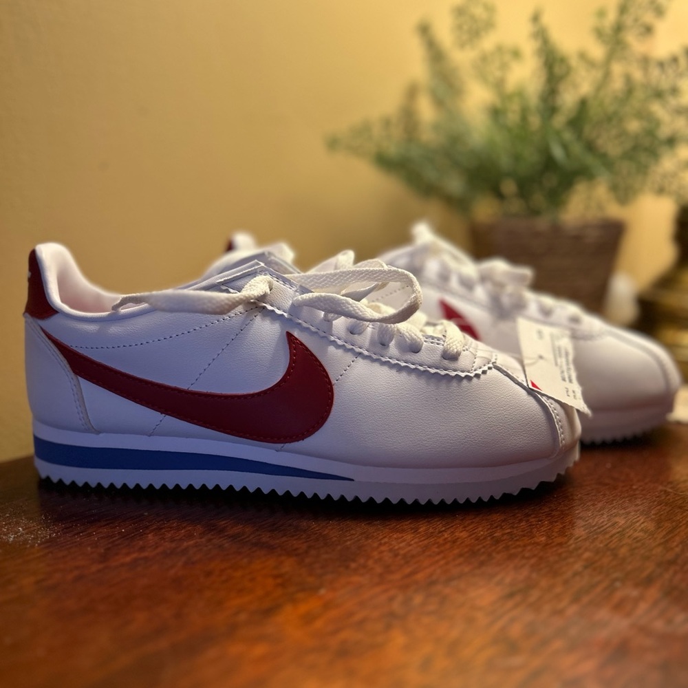 NIKE. Woman’s. 6. White leather, red swish and blue accent on sole